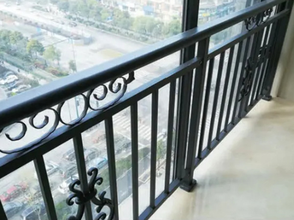 鋅鋼陽(yáng)臺(tái)護(hù)欄